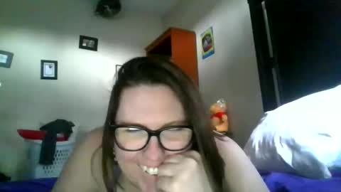 Snapshot of fuzzypeaches87 chatting on 3, 4, 2026 fuzzypeaches87 online show from 3, 4, 2026