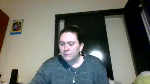 Snapshot of fuzzypeaches87 chatting on 5, 4, 2026 fuzzypeaches87 online show from 5, 4, 2026