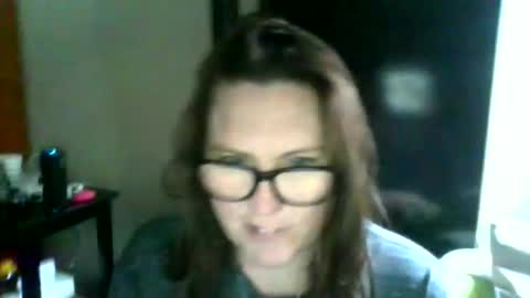 Snapshot of fuzzypeaches87 chatting on 5, 4, 2026 fuzzypeaches87 online show from 5, 4, 2026