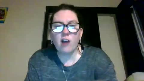 Snapshot of fuzzypeaches87 chatting on 6, 4, 2026 fuzzypeaches87 online show from 6, 4, 2026