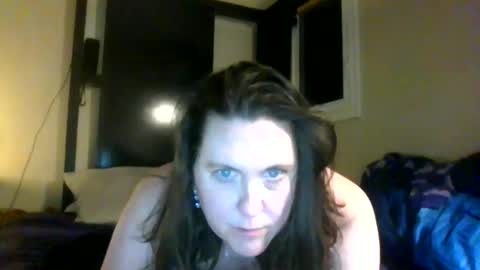 Snapshot of fuzzypeaches87 chatting on 9, 4, 2026 fuzzypeaches87 online show from 9, 4, 2026
