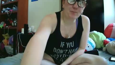 Snapshot of fuzzypeaches87 chatting on 23, 4, 2026 fuzzypeaches87 online show from 23, 4, 2026