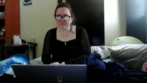 Snapshot of fuzzypeaches87 chatting on 4, 5, 2026 fuzzypeaches87 online show from 4, 5, 2026