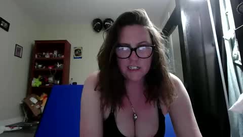 Snapshot of fuzzypeaches87 chatting on 19, 5, 2026 fuzzypeaches87 online show from 19, 5, 2026