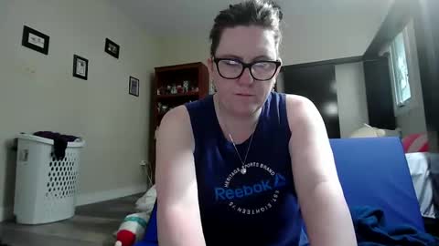 Snapshot of fuzzypeaches87 chatting on 23, 5, 2026 fuzzypeaches87 online show from 23, 5, 2026