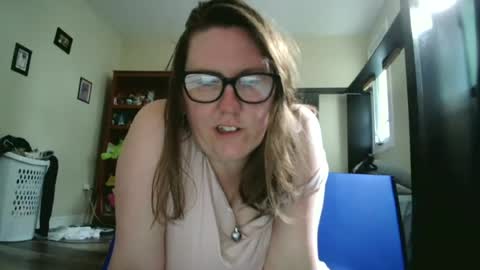 Snapshot of fuzzypeaches87 chatting on 11, 6, 2026 fuzzypeaches87 online show from 11, 6, 2026