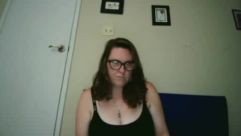Snapshot of fuzzypeaches87 chatting on 4, 7, 2026 fuzzypeaches87 online show from 4, 7, 2026