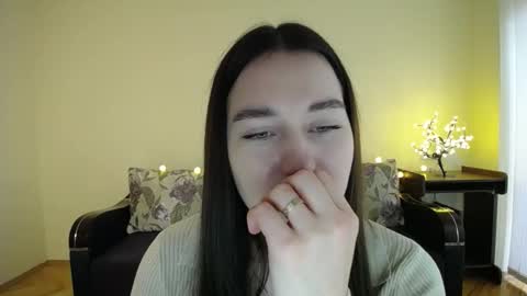 Snapshot of gabby_di chatting on 8, 2, 2025 Jaklin online show from 8, 2, 2025