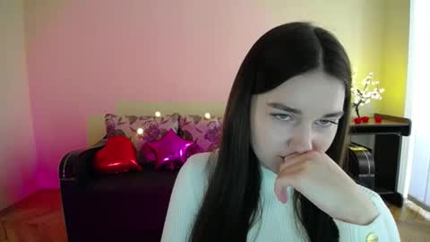 Snapshot of gabby_di chatting on 5, 3, 2025 Jaklin online show from 5, 3, 2025