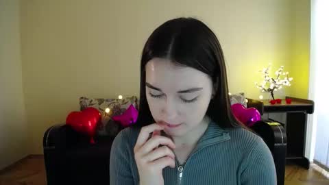 Snapshot of gabby_di chatting on 8, 3, 2025 Jaklin online show from 8, 3, 2025