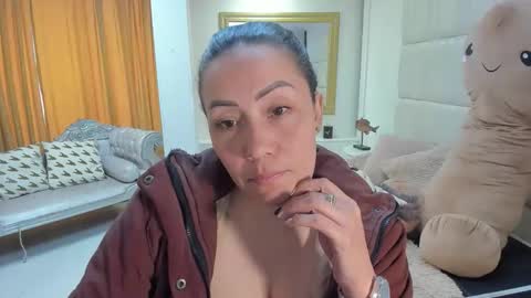 Snapshot of gaby_trent chatting on 4, 12, 2025 gabriela online show from 4, 12, 2025