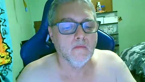 Snapshot of gadude45 chatting on 10, 9, 2025 gadude45 online show from 10, 9, 2025