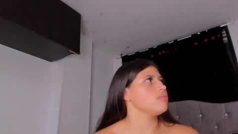 Snapshot of game_with_lesbians_ chatting on 17, 10, 2025 game with lesbians online show from 17, 10, 2025