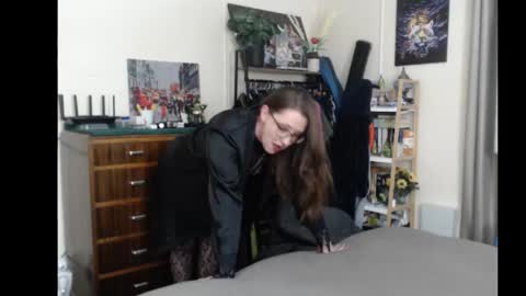 HOT  online show from 13, 9, 2025