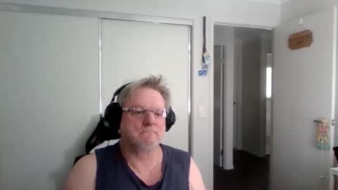Snapshot of gangster527 chatting on 8, 6, 2026 loseraussie online show from 8, 6, 2026