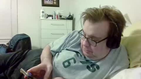 Snapshot of garyg930 chatting on 27, 10, 2025 Gary online show from 27, 10, 2025