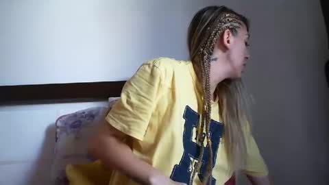 Snapshot of gauchabrasileira chatting on 17, 12, 2024 Monique online show from 17, 12, 2024