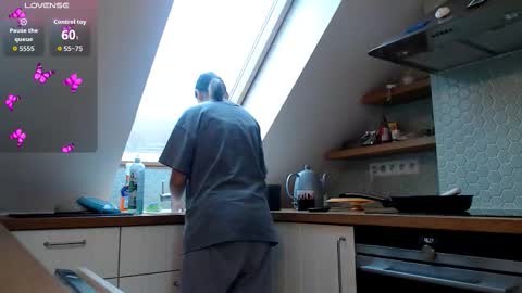 genev__ievee online show from 22, 12, 2025