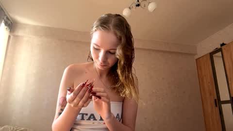 Snapshot of geneviveseay chatting on 13, 9, 2025 Emmi online show from 13, 9, 2025