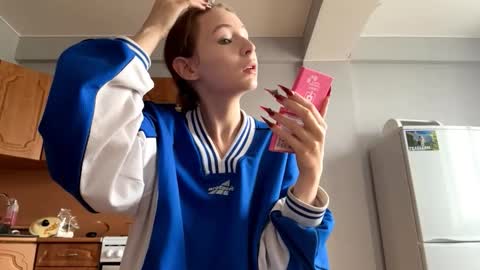 Snapshot of geneviveseay chatting on 18, 9, 2025 Emmi online show from 18, 9, 2025