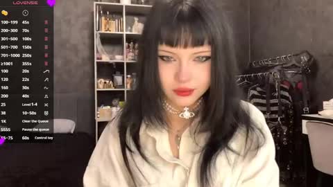 EmelyWoodes online show from 1, 6, 2026