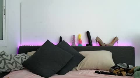 Nadine online show from 2, 2, 2025