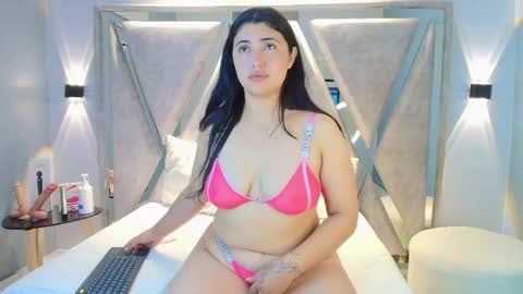 Danna Astrom online show from 10, 9, 2025