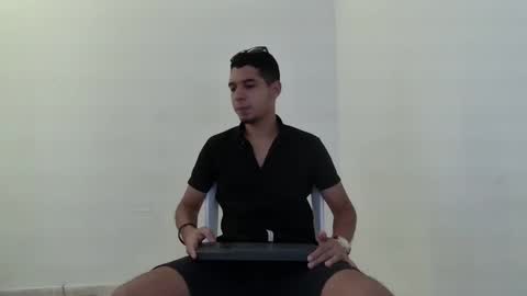 Snapshot of gianluca_silva chatting on 17, 10, 2025 Gianluca Silva online show from 17, 10, 2025