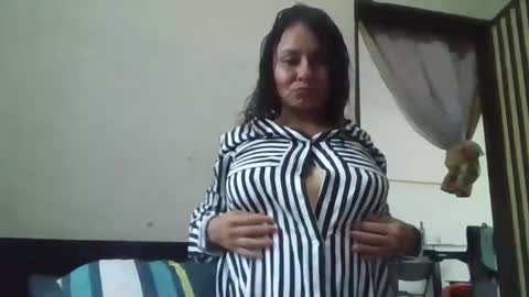 Snapshot of gianna165909 chatting on 1, 1, 2025 gianna165909 online show from 1, 1, 2025