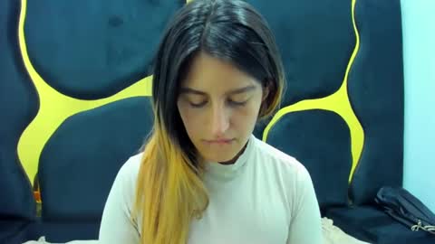 GiaRoussel online show from 12, 2, 2025