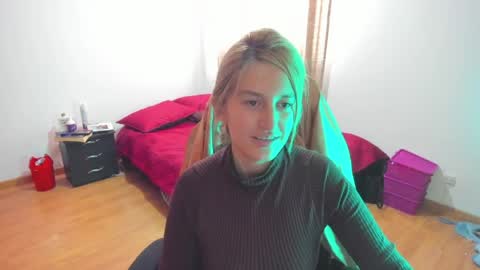 GiaRoussel online show from 7, 4, 2026