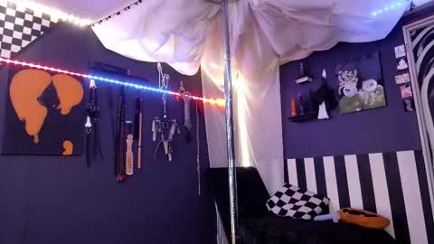 Giggles online show from 9, 11, 2025