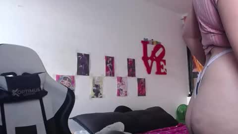 Snapshot of gigi_queens chatting on 13, 10, 2025 gigi online show from 13, 10, 2025