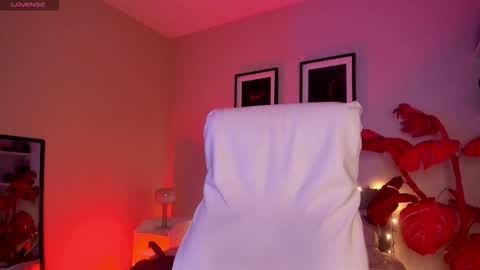 Snapshot of gigi_strawberry chatting on 5, 2, 2026 GIGI online show from 5, 2, 2026