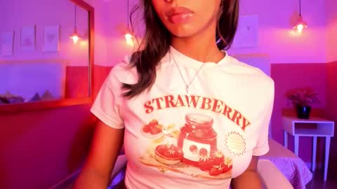 Snapshot of gigi_strawberry chatting on 25, 2, 2026 GIGI online show from 25, 2, 2026