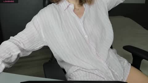 gigihadd online show from 1, 12, 2025