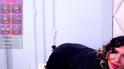 Snapshot of ginabear chatting on 5, 2, 2025 Gina online show from 5, 2, 2025