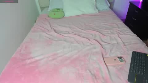 Snapshot of gingersophie_ chatting on 16, 12, 2025 Sophie online show from 16, 12, 2025