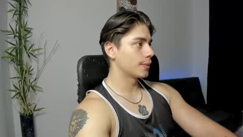 Snapshot of gio_russo chatting on 19, 12, 2024 GioRusso online show from 19, 12, 2024