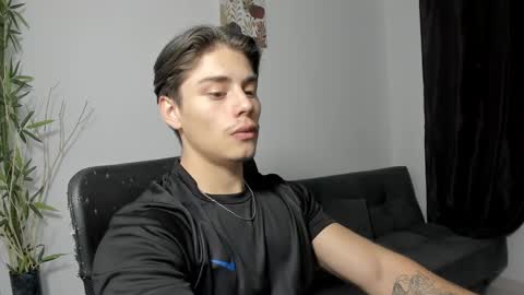 Snapshot of gio_russo chatting on 20, 12, 2024 GioRusso online show from 20, 12, 2024