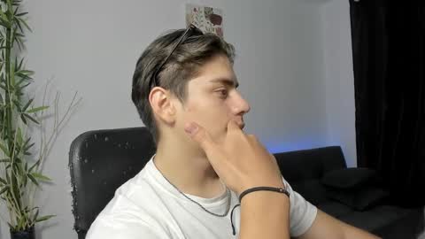 Snapshot of gio_russo chatting on 24, 12, 2024 GioRusso online show from 24, 12, 2024