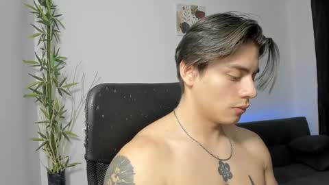 Snapshot of gio_russo chatting on 25, 12, 2024 GioRusso online show from 25, 12, 2024