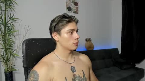 Snapshot of gio_russo chatting on 28, 12, 2024 GioRusso online show from 28, 12, 2024