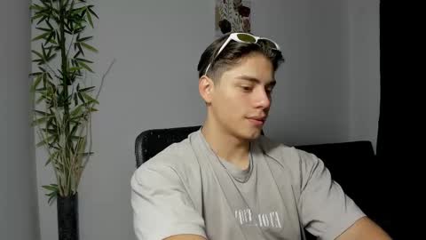 Snapshot of gio_russo chatting on 28, 2, 2025 GioRusso online show from 28, 2, 2025