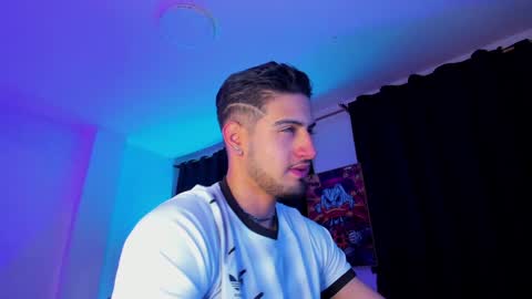 GIOMAR REYES online show from 7, 1, 2025