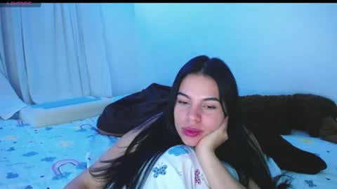 Snapshot of giorivera199 chatting on 5, 3, 2025 GIO RIVERA online show from 5, 3, 2025