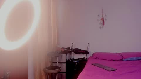 Girasol Walton online show from 21, 2, 2025