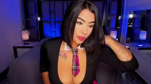 GIRL GRAY online show from 19, 7, 2026