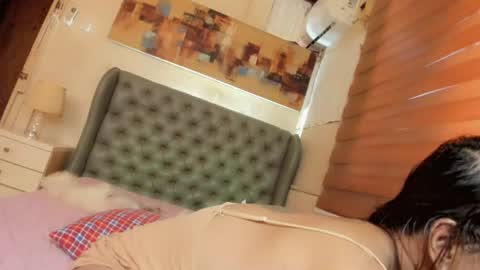 Snapshot of girl_in_ur_dreams chatting on 20, 6, 2026 urGIRL online show from 20, 6, 2026