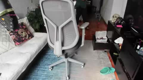 Snapshot of girl_inline chatting on 12, 10, 2025 girl_inline online show from 12, 10, 2025